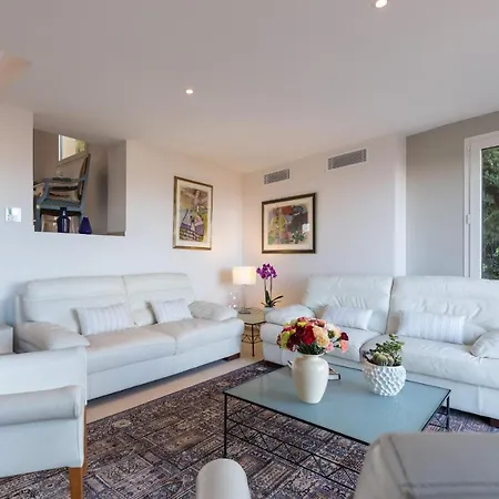 Sur Les Hauteurs De Nice, Proche Centre *