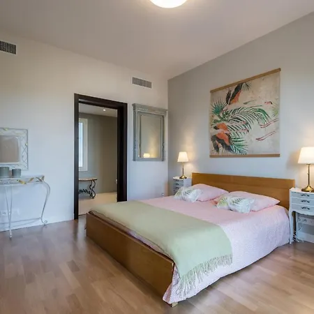 Sur Les Hauteurs De Nice, Proche Centre * ニース