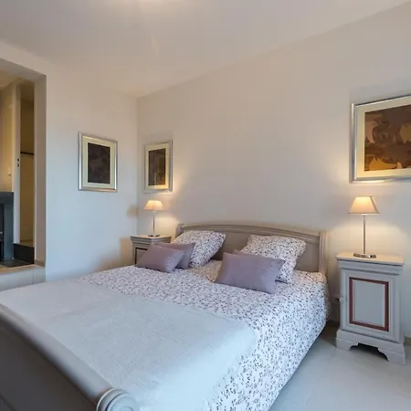 Sur Les Hauteurs De Nice, Proche Centre *